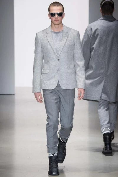 Look 11